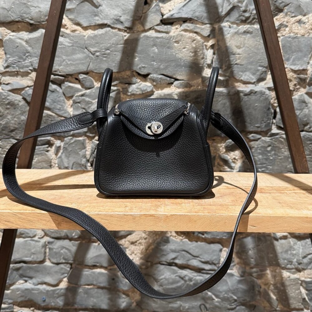 Hermès 2024 Black Taurillon Mini Lindy 20 Bag - Picture 2 of 16